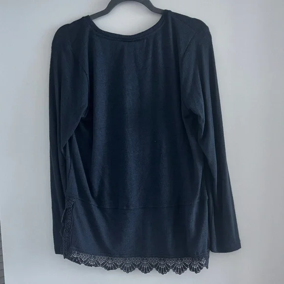 NWT. Bobeau navy Long Sleeve Top with Scalloped Lace - Picture 4 of 4